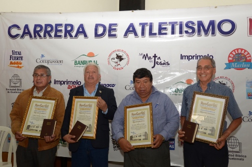 Periodistas homenajeados en conferencia de prensa XIV Carrera Atletismo TGN 2013
